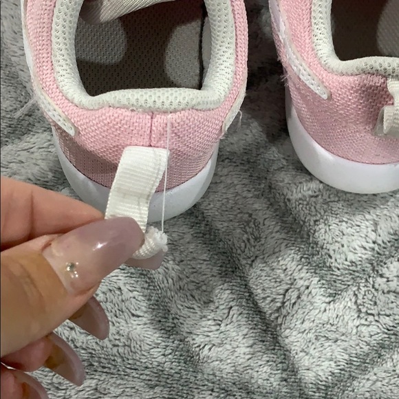💕Nike Roshe Sneakers💕 - Picture 2 of 5